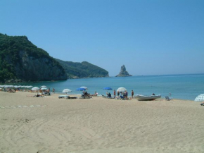 Holiday Studio Apartments yannis on the beach of Agios Gordios in Corfu